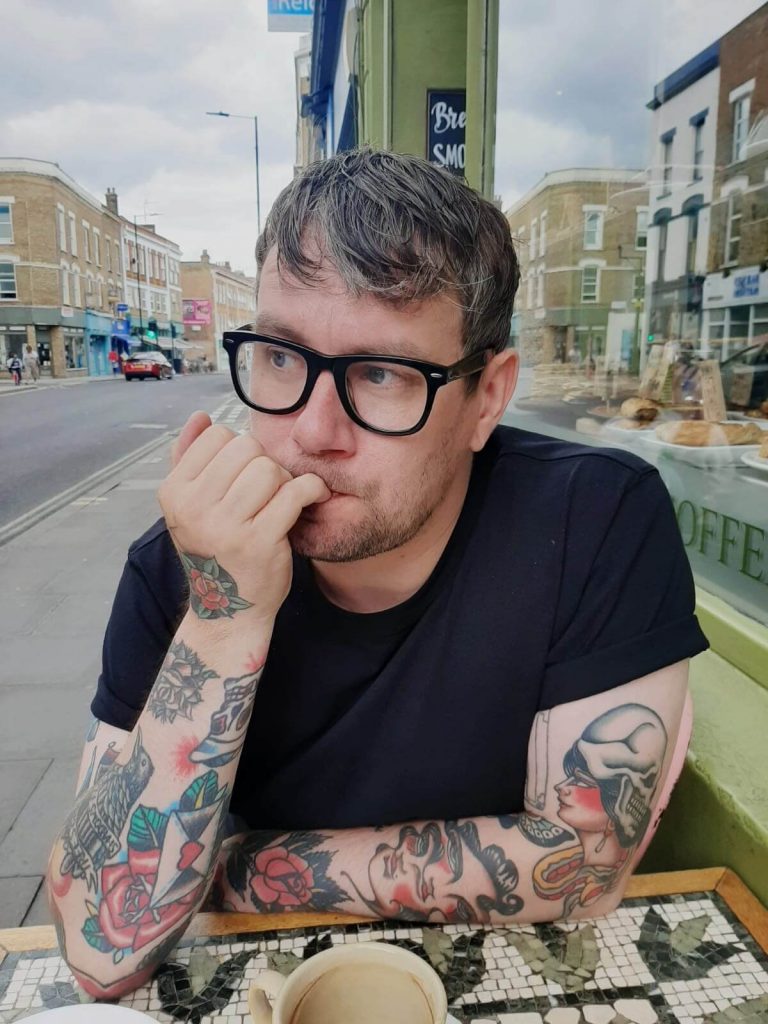 Mark Dawson at cafe